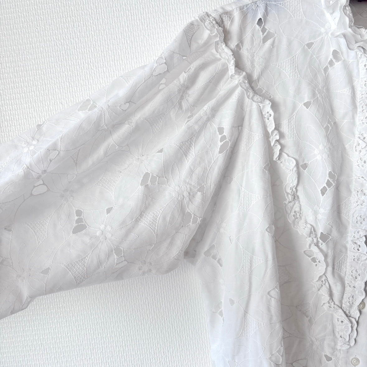 Vintage White Flower Cotton Blouse
