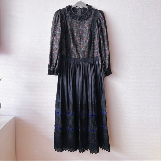 Austrian Black Dress S