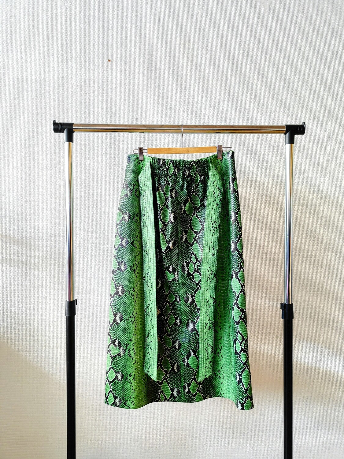 Green snake pattern skirt M/L