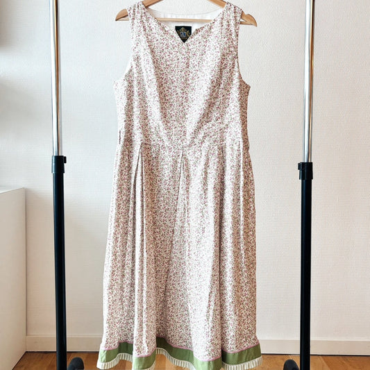 Front-view of Floral folkcore dress